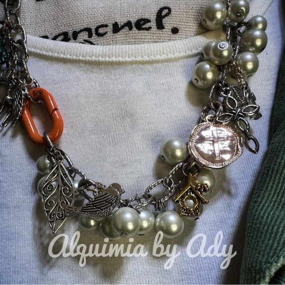 Chunky chains layered pearls charms necklace - Picture 2 of 6